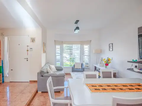 Depto Tipo Casa en Venta con 1 cocheras
