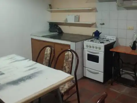 Dto. 1 amb. pasillo al fondo independiente Luminoso