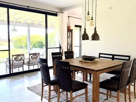 Casa 4 ambientes con 4 baños