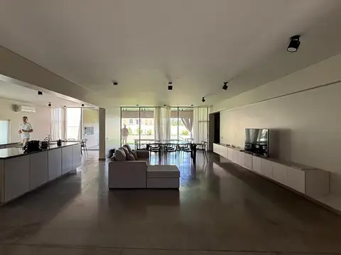 Casa en Alquiler en Funes, USD 2.800