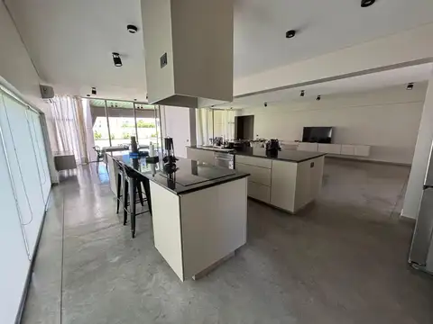 Casa en Alquiler de 4 dormitorios