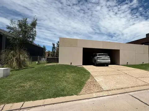 Casa en Alquiler al Este