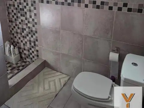 Departamento 8 ambientes con 4 baños