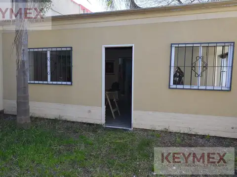 VENTA LOCAL QUILMES 160 mts construidos 13 mts de frente 597 usd