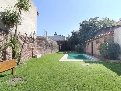 Casa 5 ambientes con 2 baños