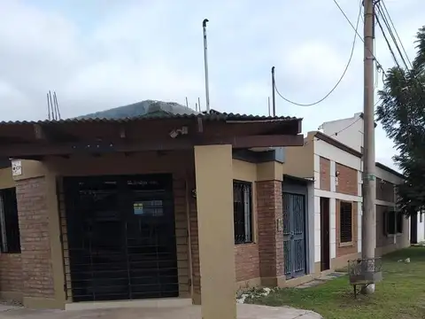Casa en venta - 2 Dormitorios 1 Baño - Local - Río Tercero