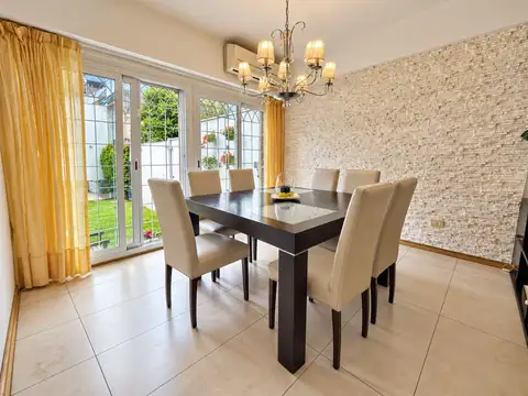 Casa 5 ambientes con 3 baños