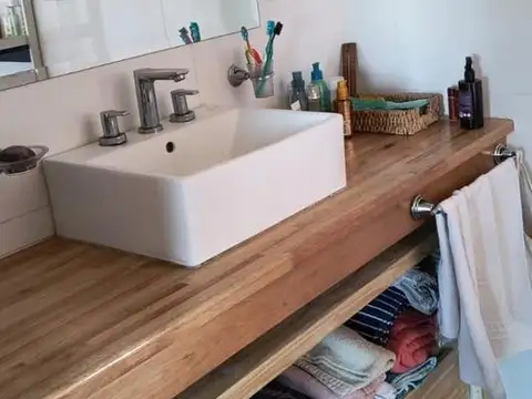 Casa a estrenar con pileta y parque