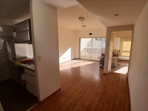 2 AMB. CON BALCÓN EN EDIFICIO MODERNO SOBRE AVDA. CABILDO!