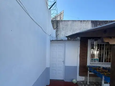 CASA EN VENTA CON PILETA  Y QUINCHO