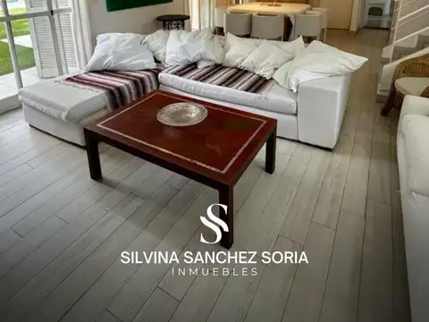 Casa 6 ambientes con 4 baños