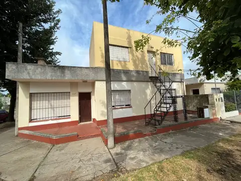 INVERSION   VENTA, Casa principal con construcción de 2 departamentos en P. Baja y P. Alta.