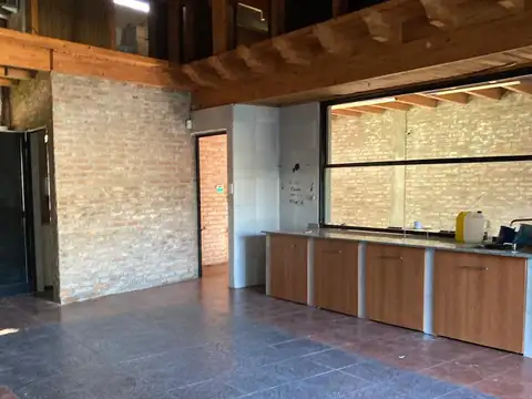 CASA EN ALQUILER /DE DOS PLANTAS B.MIRADOR DEL PUENTE AV. BS AS AL 300