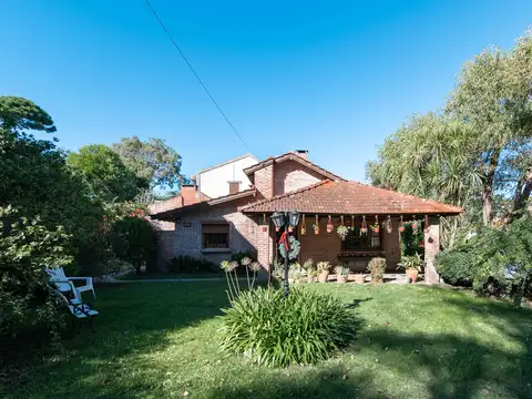 Casa en Venta - 4 Ambientes - Villa Gesell - Zona Centro.
