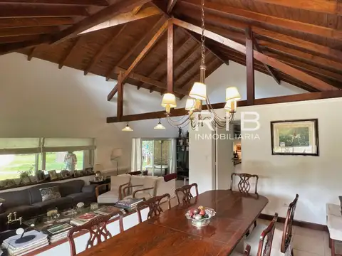 Casa en Venta con 4 cocheras