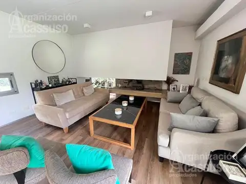 Casa en Venta con 4 cocheras