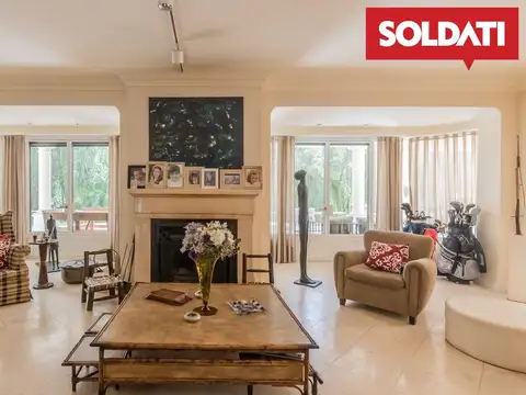 Casa en Venta con 2 cocheras