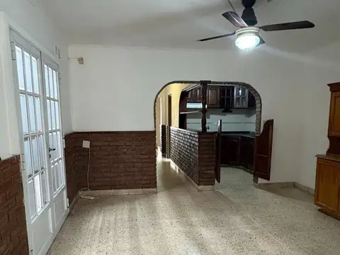 Venta de Casa 4 Dormitorios, Pileta y Quincho