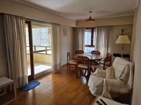 Depto 3 amb con Cochera centro al frente con balcón