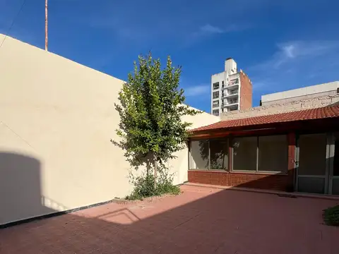 Casa dos dormitorios, patio y quincho, Echesortu, Rosario