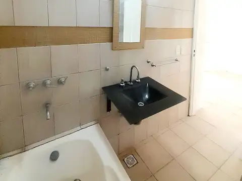 Casa 2 ambientes con 1 baño