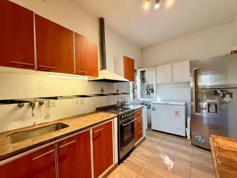 PH en venta con patio - Castelar Sur