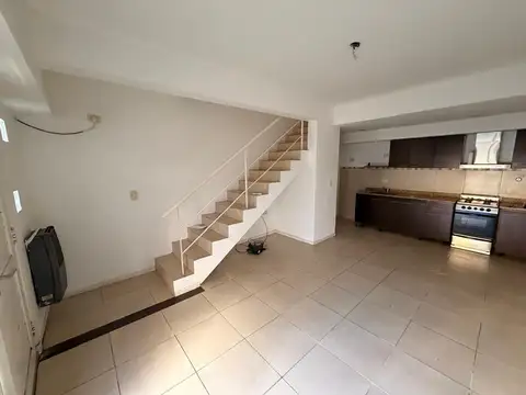 Departamento de 2 ambientes con cochera descubierta en Castelar Sur