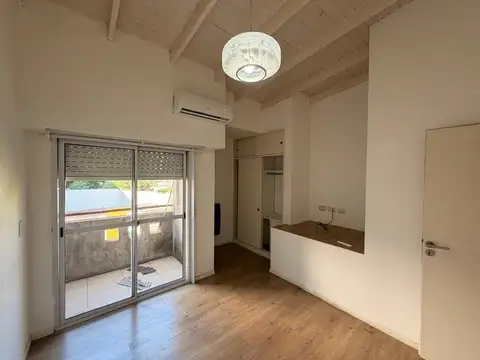 Departamento de 2 ambientes con cochera descubierta en Castelar Sur