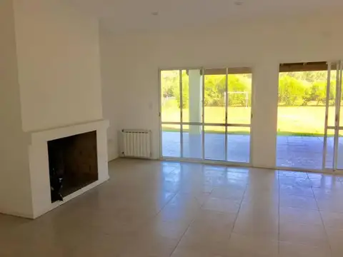 Casa 5 ambientes con 4 baños