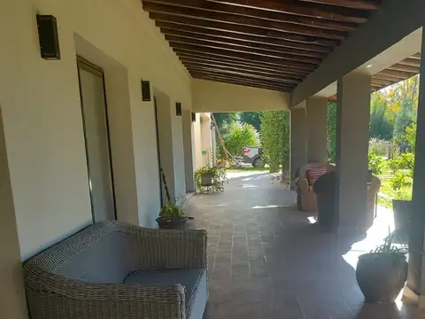 Casa 6 ambientes con 5 baños