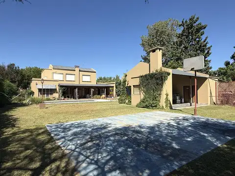 Casa en Venta con 2 cocheras
