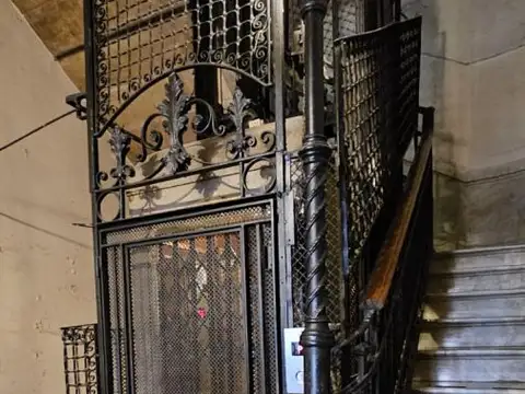 Oficina 6 ambientes con 3 baños