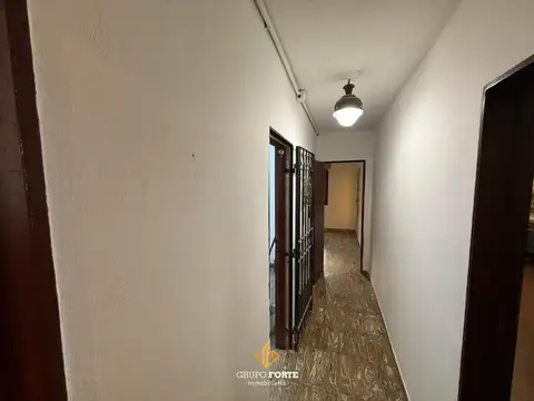 Casa en Venta con 5 cocheras