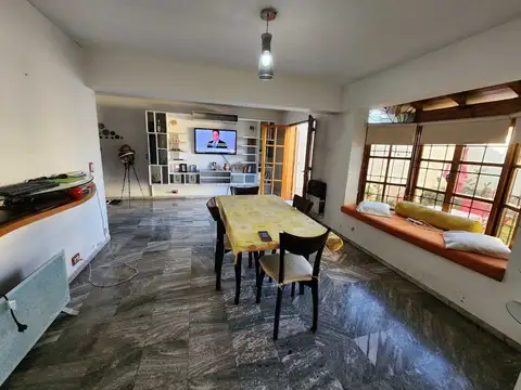 Venta de casa con local comercial en Dorrego