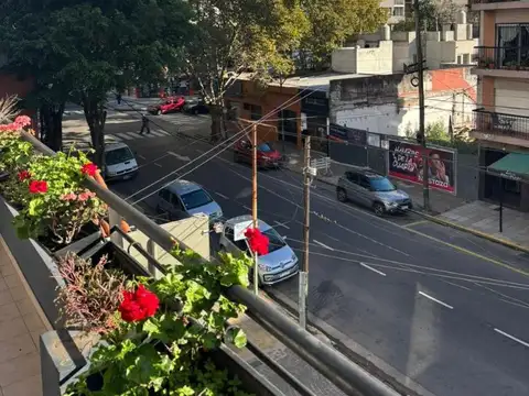 DEPTO 2 AMB C/BALCON TERRAZA, PARRILLA Y BAULERA EN LOMAS!