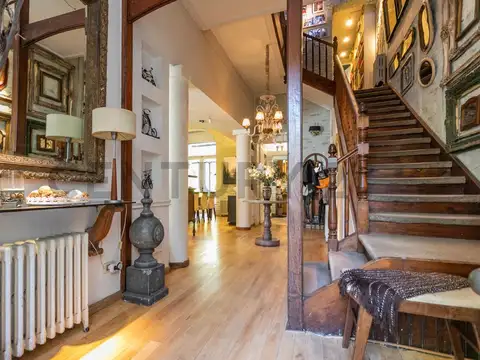 Casa en Venta con 2 cocheras