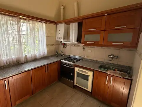 Casa en Alquiler con 1 cochera