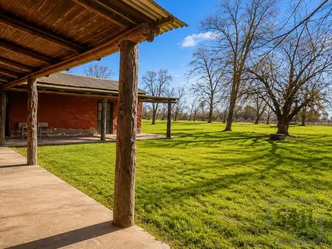 Chacra de 6,7 ha con casa, galpón y pileta en San Miguel del Monte