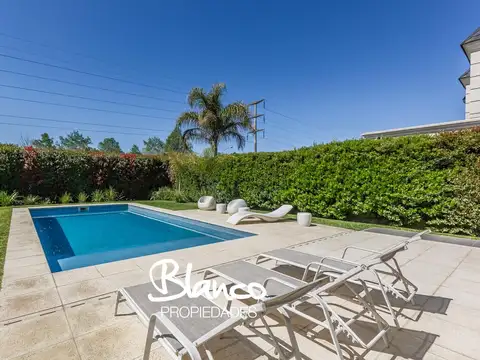Casa en Venta con 4 cocheras