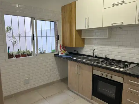 Monoambiente APTO PROFESIONAL  con patio y cocina separada