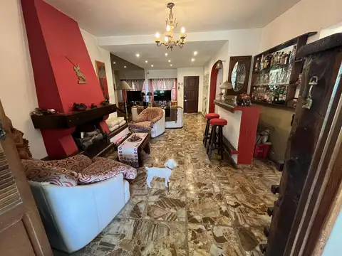 Casa en Venta con 2 cocheras