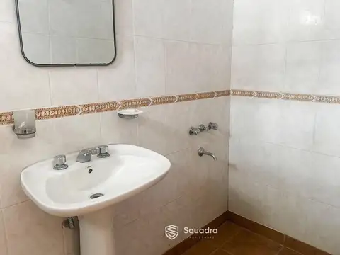 VENTA - Casa de pasillo un dormitorio, baño y cocina comedor - Fisherton Industrial, Rosario.