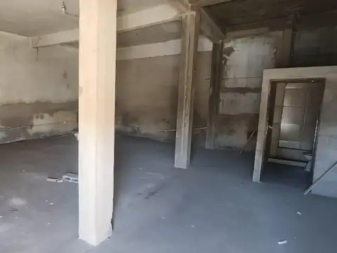 Local de Losa de 100 m² con frente a Avenida - 9 De Abril