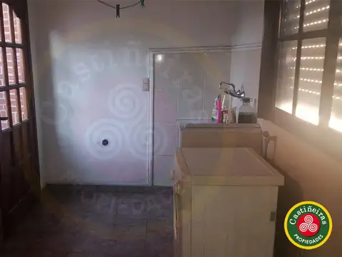 VENTA EN BLOCK ( O INDIVIDUALMENTE ) - CHALET + 3 LOCALES - SOBRE PICHINCHA Y AV. FRÍAS.