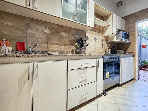 Venta Casa 4 dormitorios En esquina con patio terraza Reciclada Flores