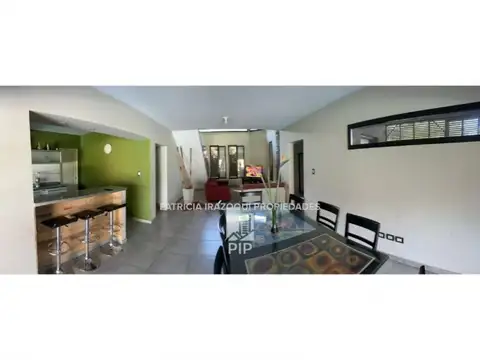 Casa 5 ambientes con 4 baños