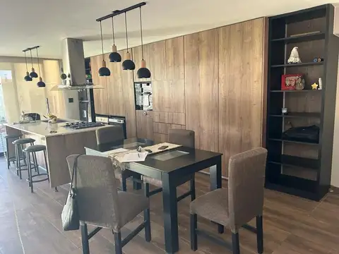 Casa 4 ambientes con 4 baños