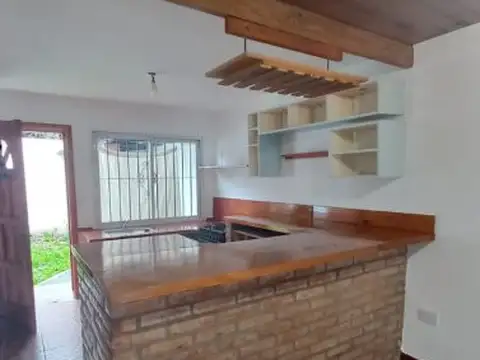 Casa en Alquiler en Banfield, $ 980.000