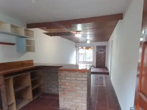 Casa en Alquiler con 1 cochera