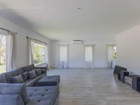 Casa en Venta con 2 cocheras